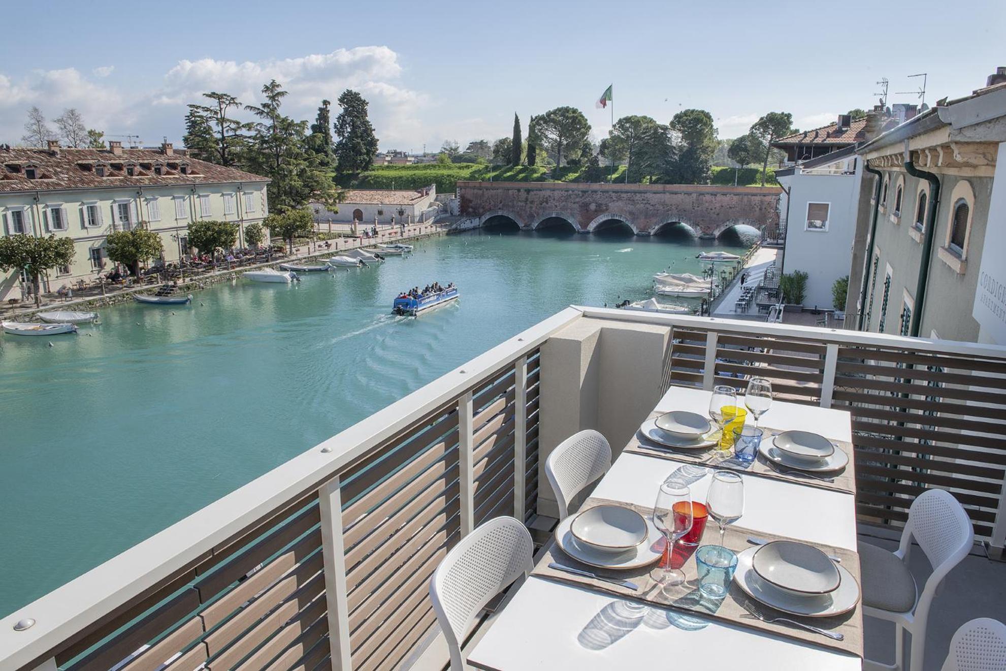 Palazzo Cordigero - Apartments Peschiera del Garda Buitenkant foto